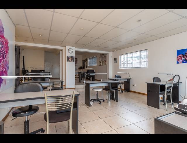 125M² OFFICE TO LET IN RANDHART